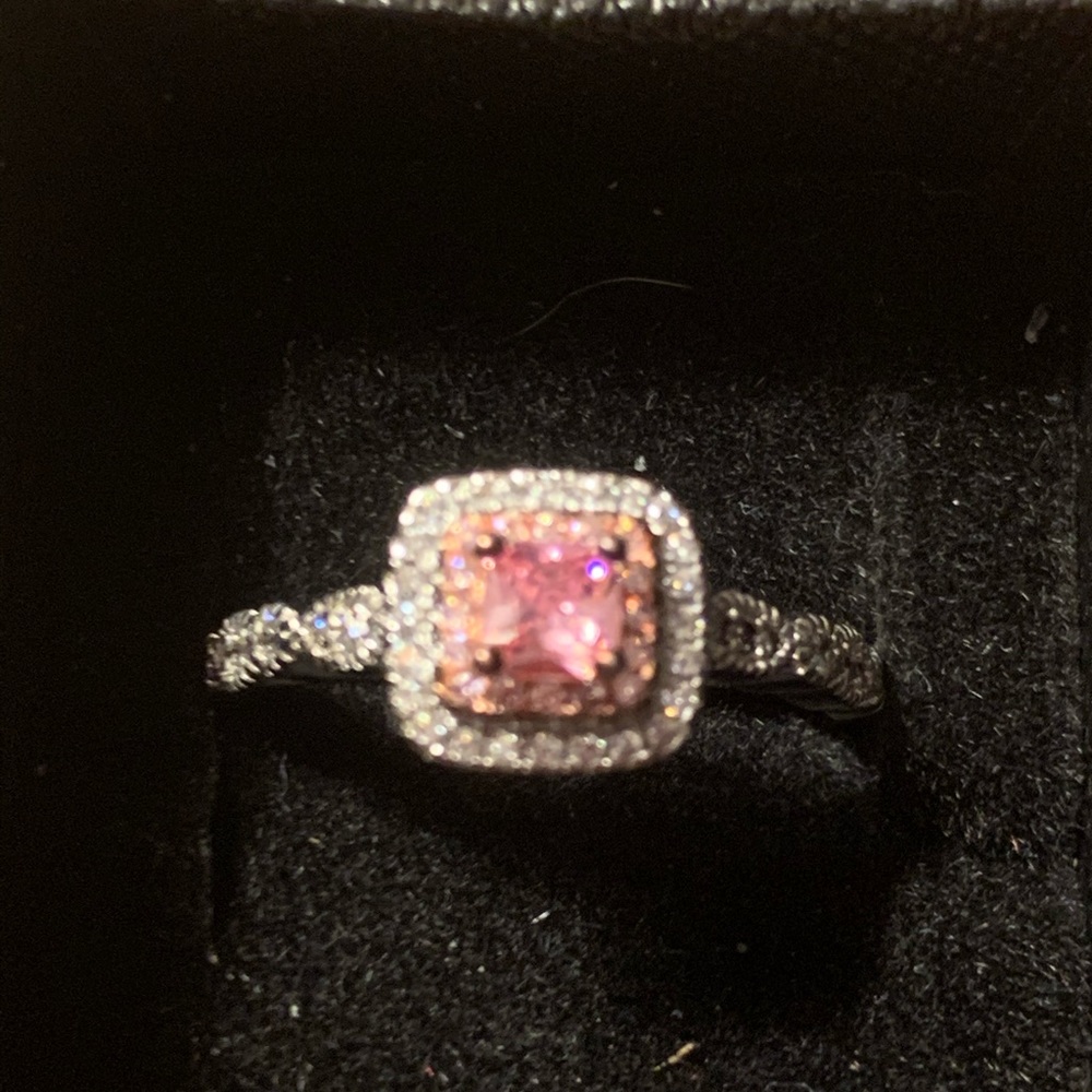 Pink & white stone rung.  New and never worn.